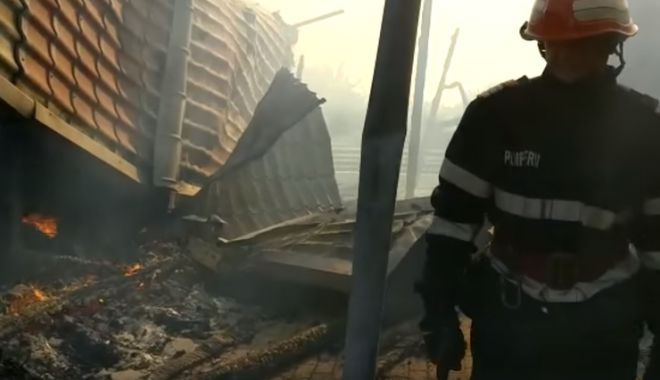 VIDEO / Incendiu la o pensiune din Tulcea. Mai mulți turiști s-au autoevacuat - incendiu-1561191543.jpg