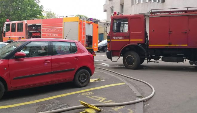 Incendiu în zona industrială din Constanța. Arde un depozit - incendiu-1566381232.jpg