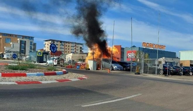 Incendiu la o conductă de gaz în Constanța - incendiu-1598518628.jpg