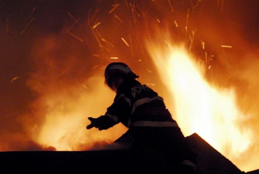 Incendiu la o casă de vacanță din Jurilovca. Cinci turiști au ajuns la spital - incendiu-1628578214.jpg