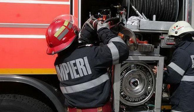 Incendiu într-un hotel din Râșnov. Turiștii, evacuați în miezul nopții - incendiu-1643528352.jpg