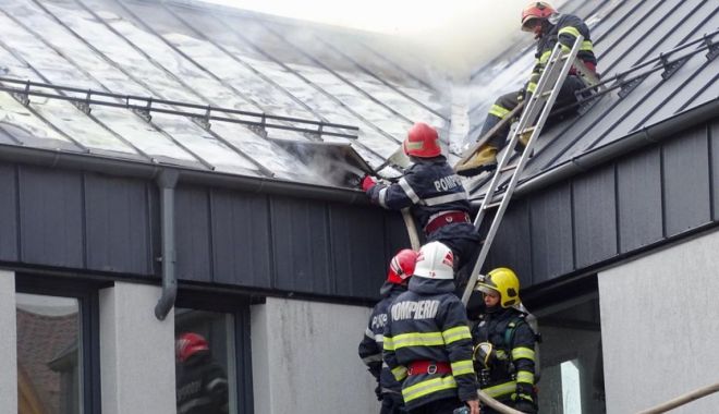 O casă din orașul Babadag, distrusă în urma unui incendiu provocat intenționat - incendiu-1659631821.jpg