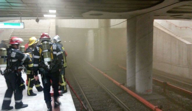 Incendiu la metrou! Călătorii au fost evacuaţi de urgenţă!