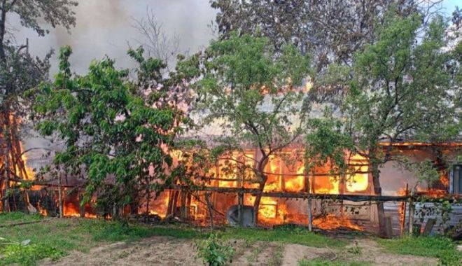 INCENDIU la Mănăstirea Sihăstria Putnei. De la ce au izbucnit flăcările - incendiu-1685868166.jpg