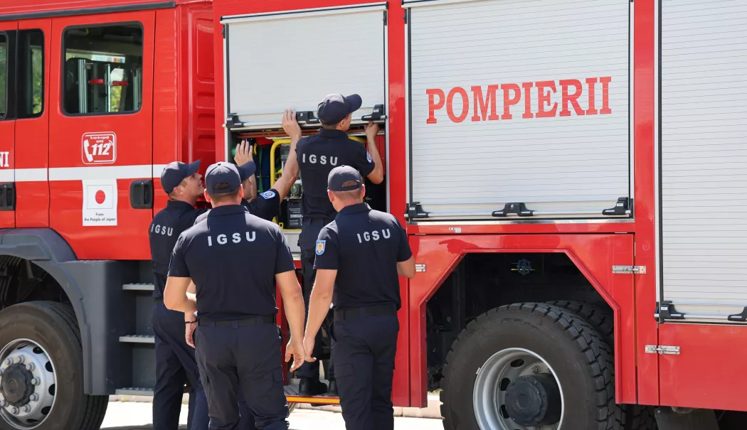 Foto - Flăcări puternice la Satu Nou. Au luat foc mai mulți baloți de paie
