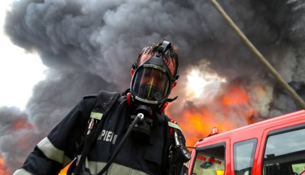 Incendiu violent la fabrica de apă Borsec. A fost trimis RO-ALERT - incendiu-borsec-1717946093.jpg