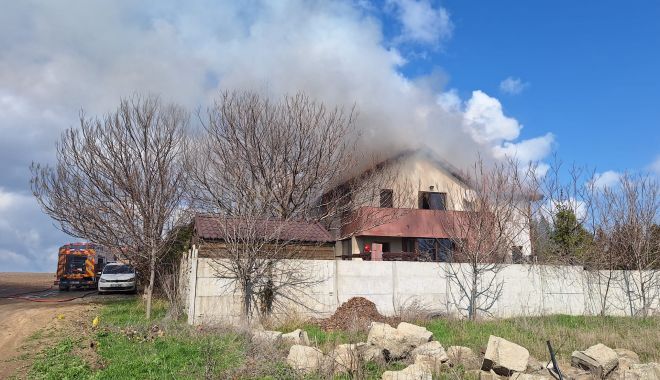 O casă din municipiul Constanța a luat foc