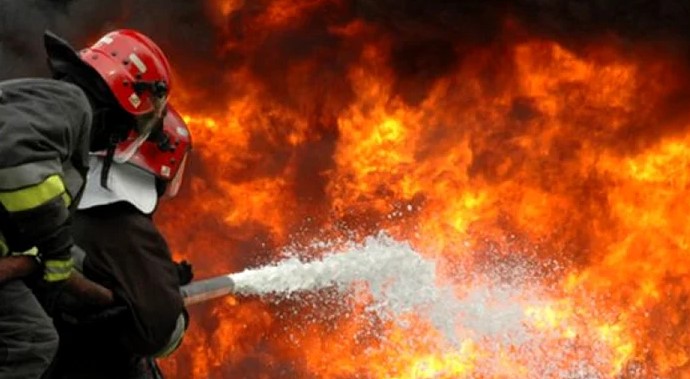 O sobă a explodat în casă! Mamă și fiică, rănite grav - incendiu-explozie-1771839955.webp