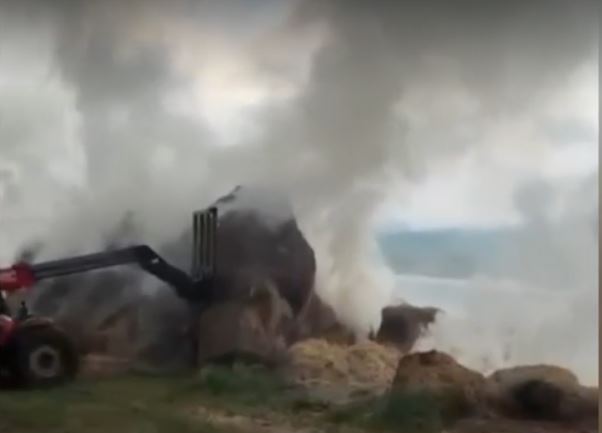 Un trăsnet a transformat o fermă într-un infern. Pompierii s-au luptat ore întregi cu focul - incendiu-ferma-1783059941.webp