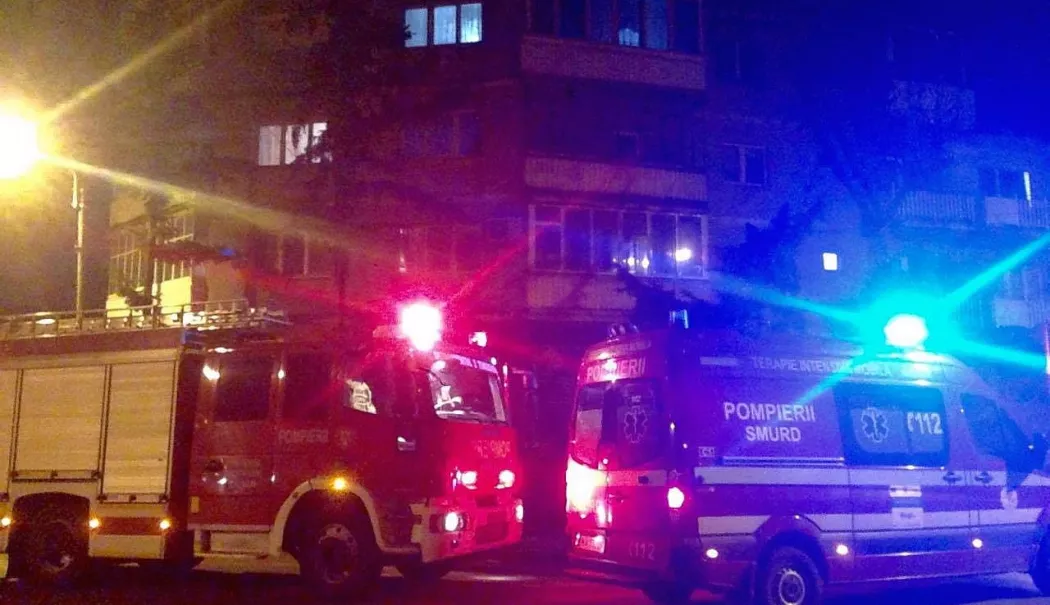 Incendiu la un autoturism din parcarea Tomis Mall: compartimentul motor, cuprins de flăcări - incendiu-tomis-mall-1770316074.webp