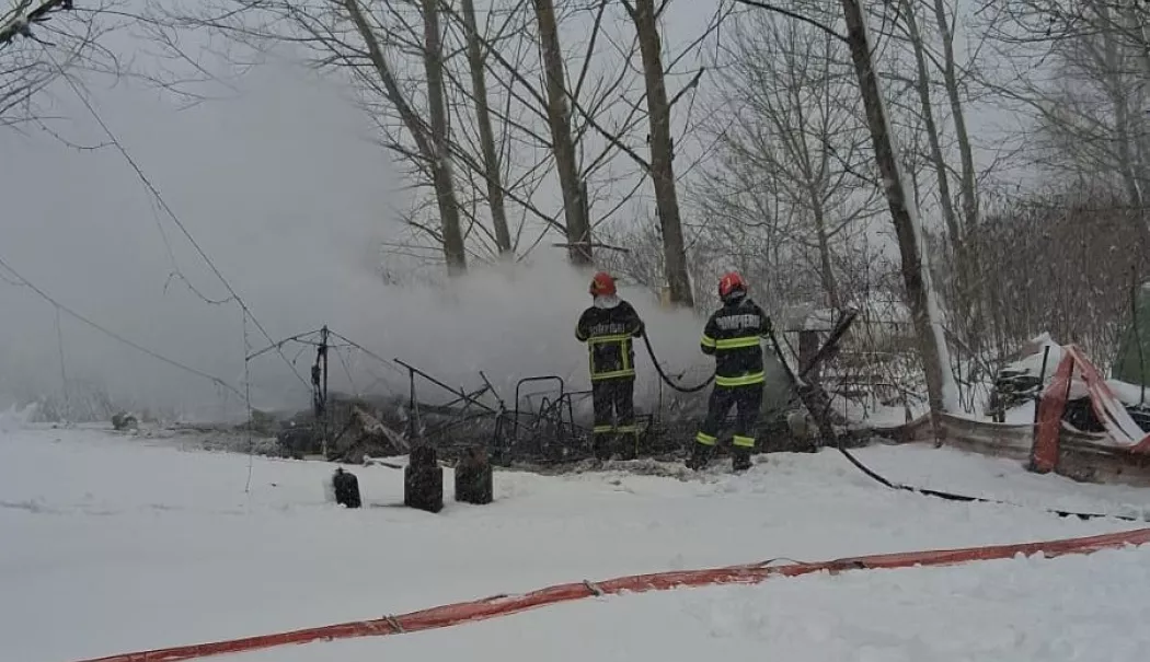 Rulotă în flăcări la Hârșova! Intervenție contracronometru - incendiu-zapada-1771417350.webp