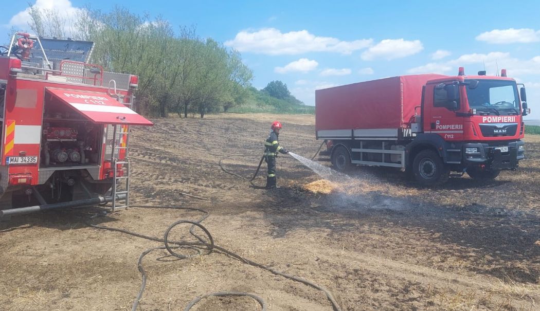 Incendiu de vegetație uscată în Zona Industrială. Intervin patru mașini de intervenție - incendiu-zona-industriala-1722608803.jpeg