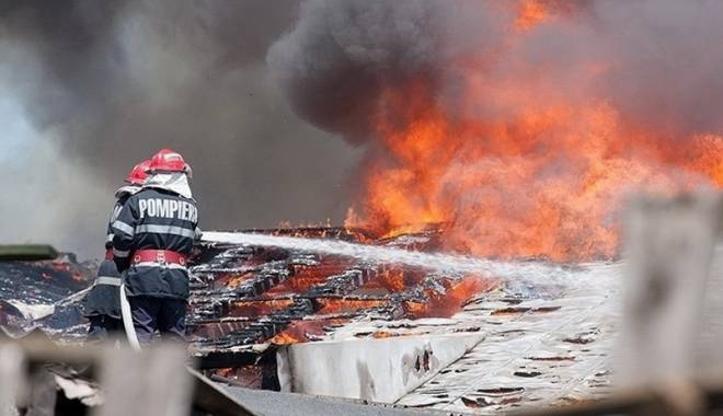 Tot mai multe incendii din cauza ignoranței - incendiu1-1446229617.jpg