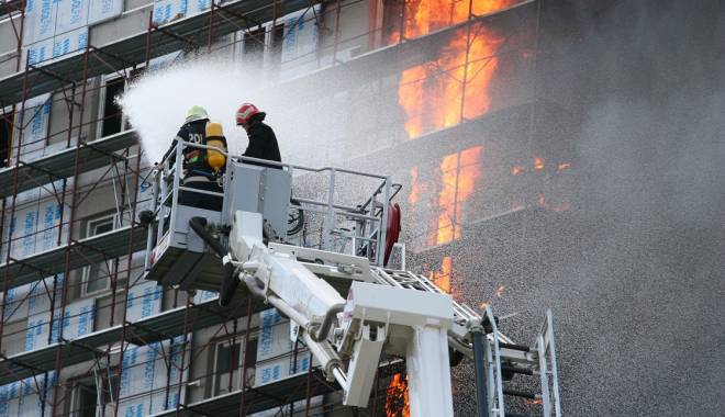 Incendiu la Spitalul CFR. 50 de oameni au fost evacuați - incendiu123-1447948156.jpg