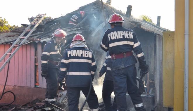 SEMNAL de ALARMĂ! Prizele defecte, principala cauză a izbucnirii incendiilor - incendiu1357747506-1378801411.jpg