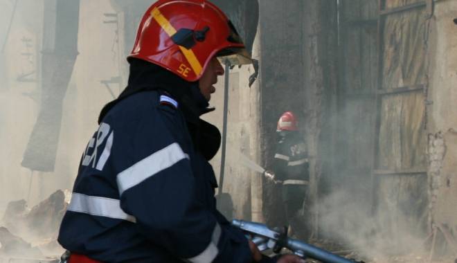 Pompierii din Constanța, în alertă! Intervin pentru a stinge un incendiu - incendiu1428843367-1438152414.jpg