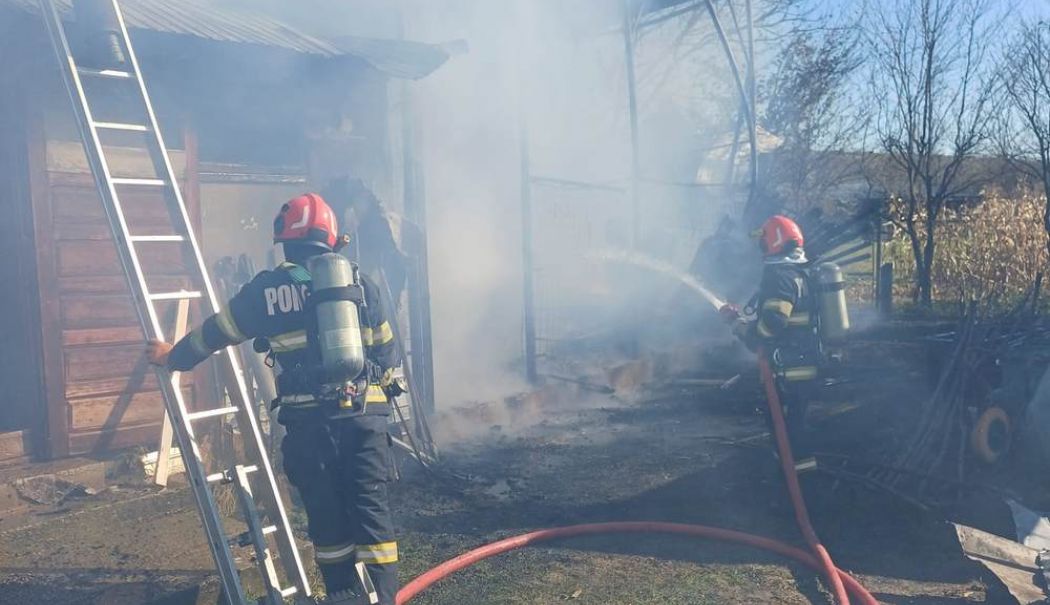 Incendiu la o locuință de pe strada Popa Farcaș, din Constanța - incendiu2-1765014624.jpg