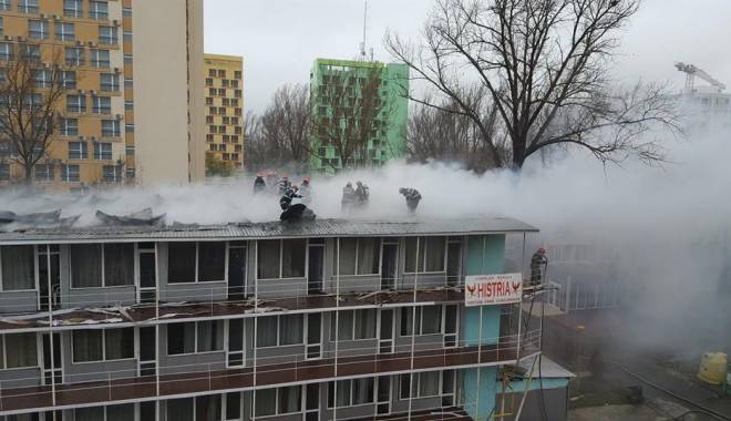 Hotel din stațiunea Mamaia, în flăcări - incendiu21448525391-1448575018.jpg