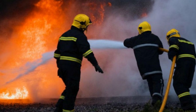 Incendiu puternic în Constanța. LOCUINȚĂ CUPRINSĂ DE FLĂCĂRI! - incendiu3-1481785625.jpg