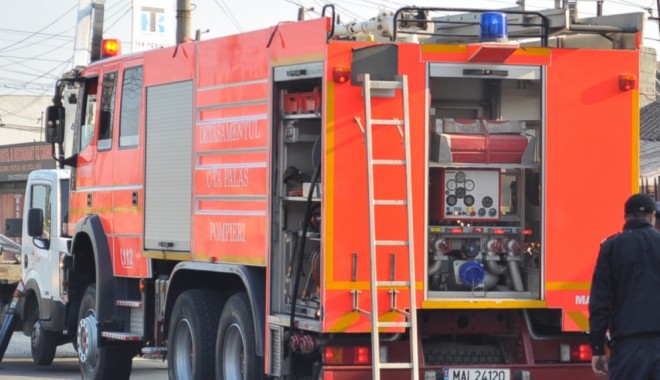 Pompierii, în alertă! Incendiu în apropierea unei păduri de salcâmi din Constanța - incendiu31345734926-1411391634.jpg