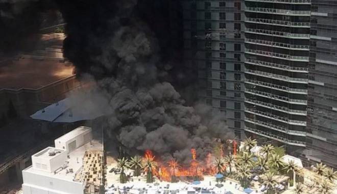 VIDEO. Incendiu de amploare la un hotel din Las Vegas! - incendiu42123600-1437918075.jpg