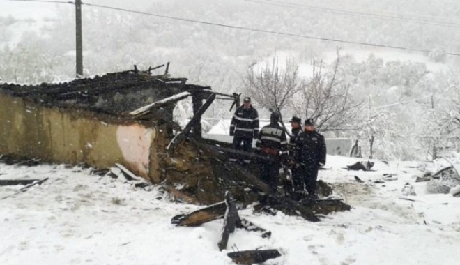 TRAGEDIE FĂRĂ MARGINI! Trei copii arși de vii într-un incendiu teribil - incendiu54633000-1492686860.jpg