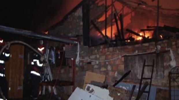 Incendiu violent! O femeie a murit, iar băiatul ei a fost rănit, după ce casa lor a fost cuprinsă de flăcări - incendiu68924000-1509275774.jpg