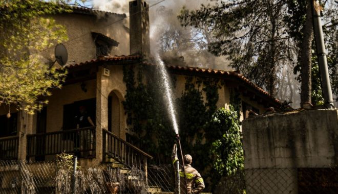 Un incendiu de proporții a făcut ravagii lângă Atena - incendiuatena-1627566534.jpg