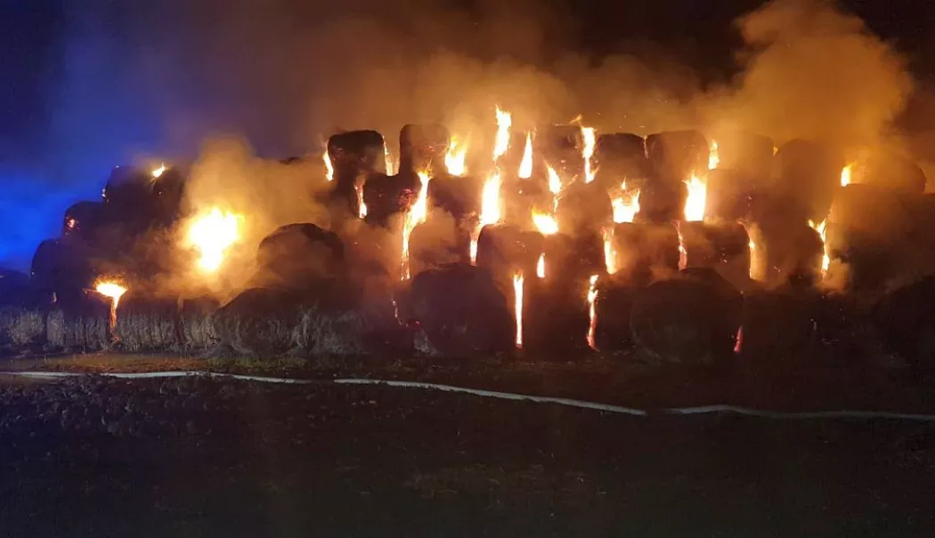 Piroman prins, la Poarta Albă. A incendiat mii de baloți de paie