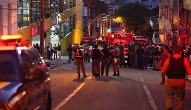 Tragedie în Brazilia: 245 de morți în urma unui incendiu  izbucnit într-un club - incendiubrazilia-1359372672.jpg