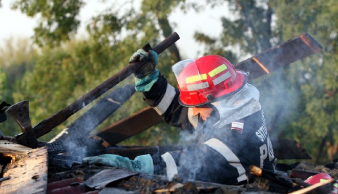 Incendiile devastatoare din Constanța - incendiucasa-1353449189.jpg