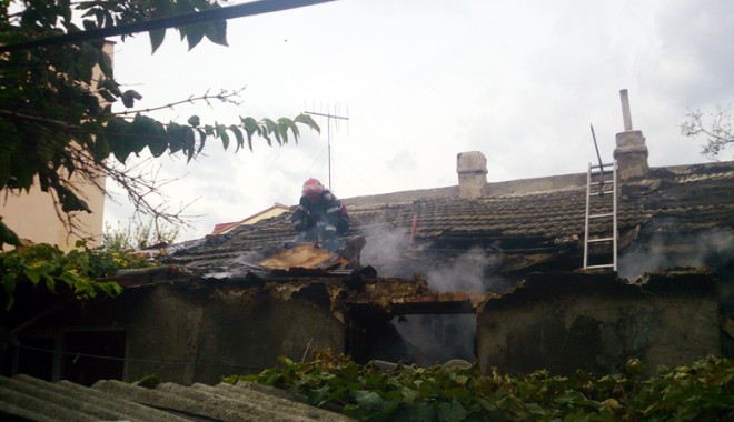 Atenție mare  la sobe!  Începe sezonul tragediilor - incendiucasa-1414324776.jpg