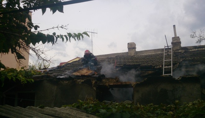 Incendiu la o casă din Constanța. Din cauza vântului, focul s-a extins - incendiucasa-1414394864.jpg