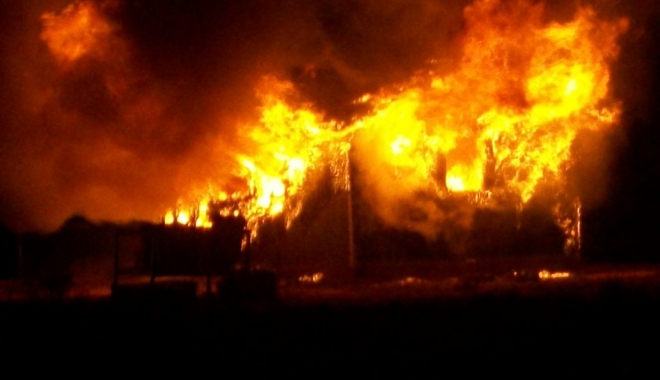 UPDATE / TRAGEDIE  / Trei copii cu vârste până în 2 ani au murit într-un incendiu - incendiucasa-1485159970.jpg