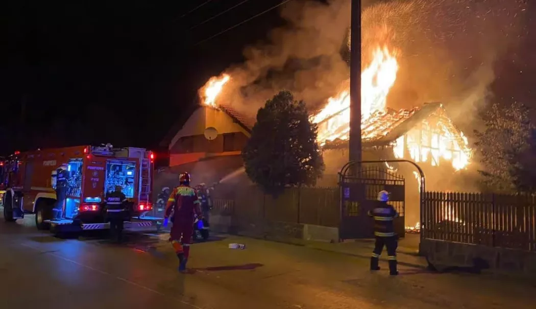 Incendiu la o casă în Cobadin. Intervine Detașamentul de pompieri Medgidia - incendiucasanoapteasarde16263216-1769029814.webp