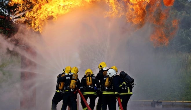La un pas de o tragedie Colectiv. Club plin cu tineri, ars din temelii - incendiucolectiv-1480341369.jpg