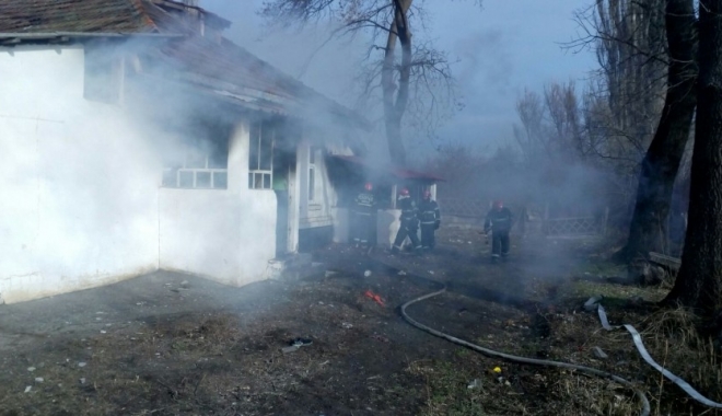Incediu la o casă de pe bulevardul Tomis - incendiuconstanta-1514115167.jpg