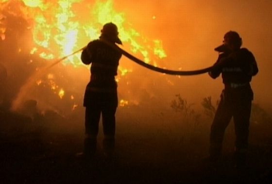 Opt vagoane de tren au luat foc din cauza oamenilor fără adăpost - incendiucugetliber-1354349808.jpg