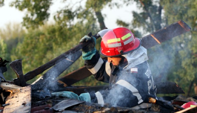 Incendiu devastator în județul Constanța. Pompierii s-au luptat cu focul șapte ore - incendiudevastatorjudetulconstan-1410196146.jpg