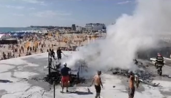 RULOTE FĂCUTE SCRUM, pe PLAJA din EFORIE NORD - incendiueforie2-1625816899.jpg