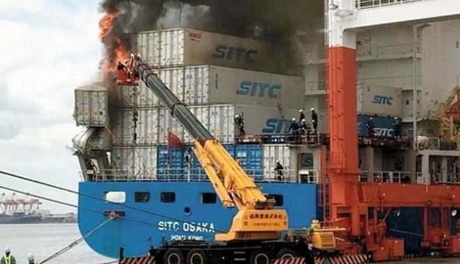Incendiu la bordul unui portcontainer - incendiulabordulunuiportcontaine-1526213186.jpg