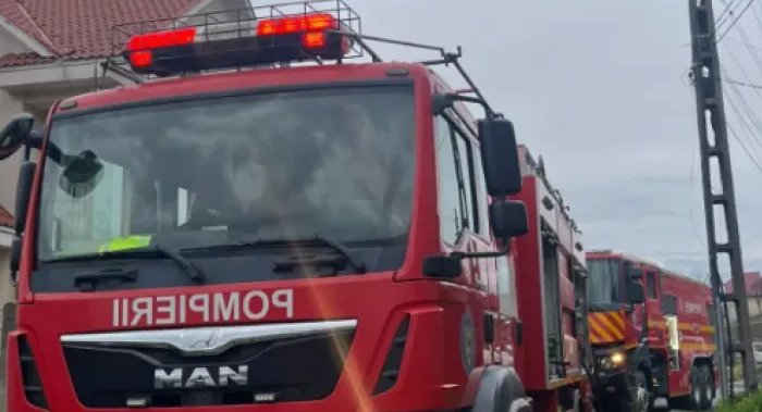 Incendiu pe strada Celulozei din Constanța. Intervin pompierii cu două mașini de stingere - incendiulaocabanadinclujdouaauto-1767001383.webp