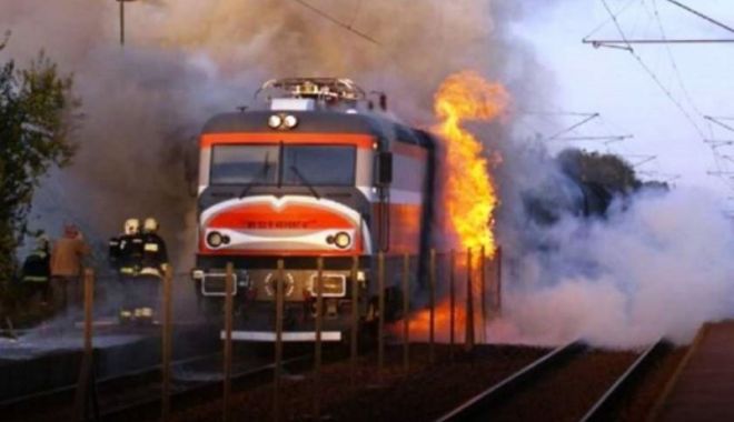 Locomotiva în flăcări. Intervin pompierii - incendiulocomotivalarge-1601710584.jpg