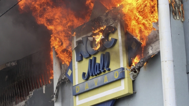 INCENDIU DEVASTATOR ÎN MALL! Circa 36 de persoane au fost găsite printre resturile arse - incendiumallfilipine38300200-1514214844.jpg