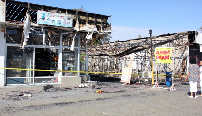 IMAGINILE INCENDIULUI DEVASTATOR DIN MAMAIA / O femeie a ars de vie și șapte magazine au fost distruse - incendiumamaia11-1347303666.jpg