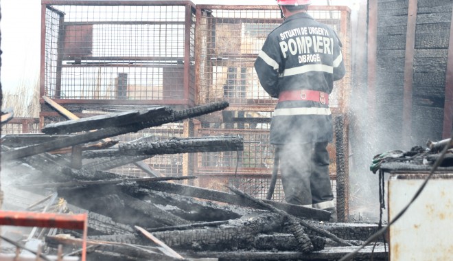 Galerie FOTO - Incendiu devastator între Mamaia și Năvodari! Un bărbat a fost găsit CARBONIZAT - UPDATE - incendiumamaia2-1405605798.jpg
