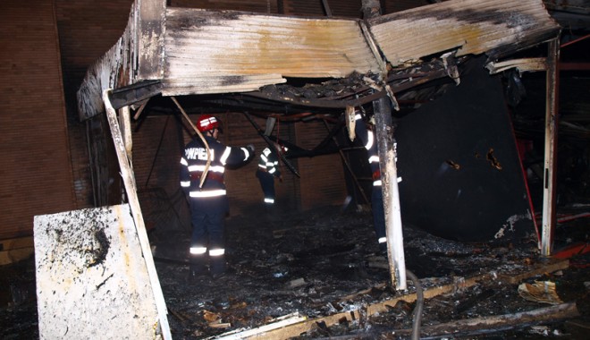 Incendiu pus intenționat, în stațiunea Mamaia - incendiumamaia3-1359133946.jpg