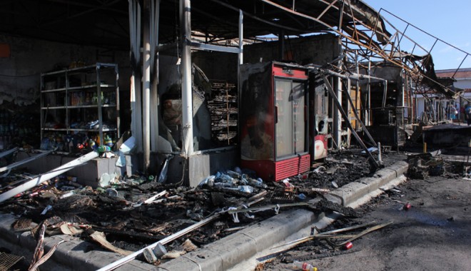 IMAGINILE INCENDIULUI DEVASTATOR DIN MAMAIA / O femeie a ars de vie și șapte magazine au fost distruse - incendiumamaia4-1347303591.jpg