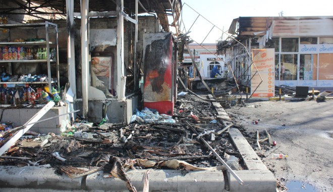 IMAGINILE INCENDIULUI DEVASTATOR DIN MAMAIA / O femeie a ars de vie și șapte magazine au fost distruse - incendiumamaia5-1347303599.jpg