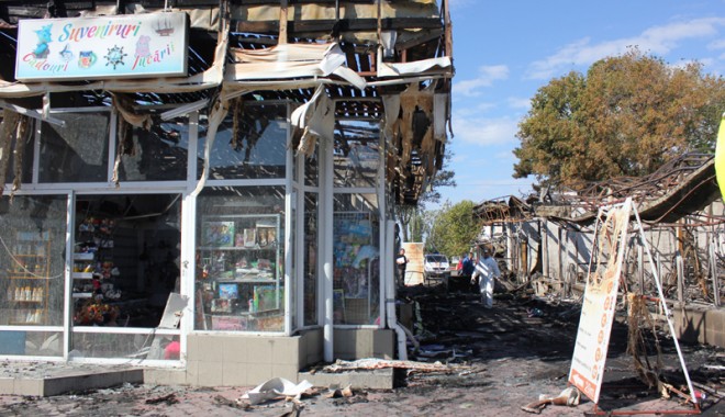 IMAGINILE INCENDIULUI DEVASTATOR DIN MAMAIA / O femeie a ars de vie și șapte magazine au fost distruse - incendiumamaia8-1347303616.jpg